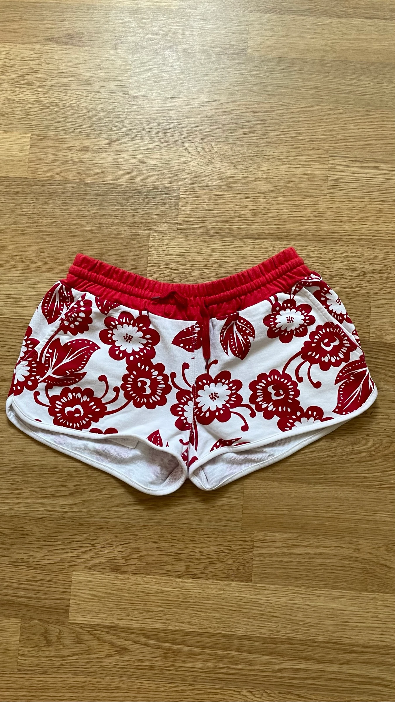 Short blanco y rojo